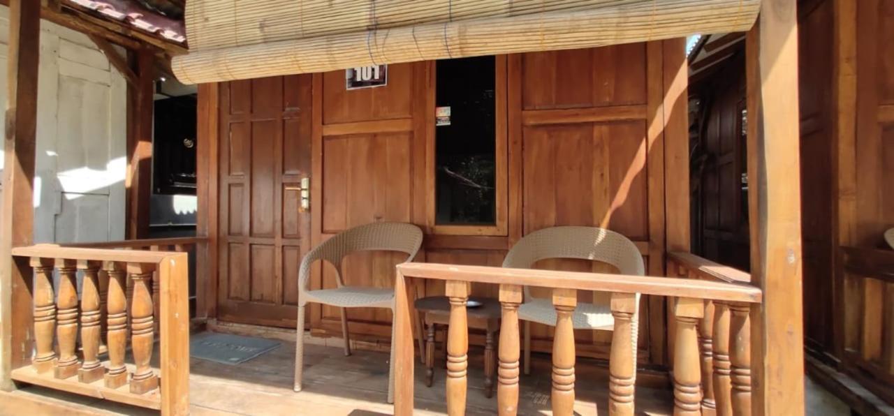 Limasan Mbah Darmo Hotel Tepus Bagian luar foto