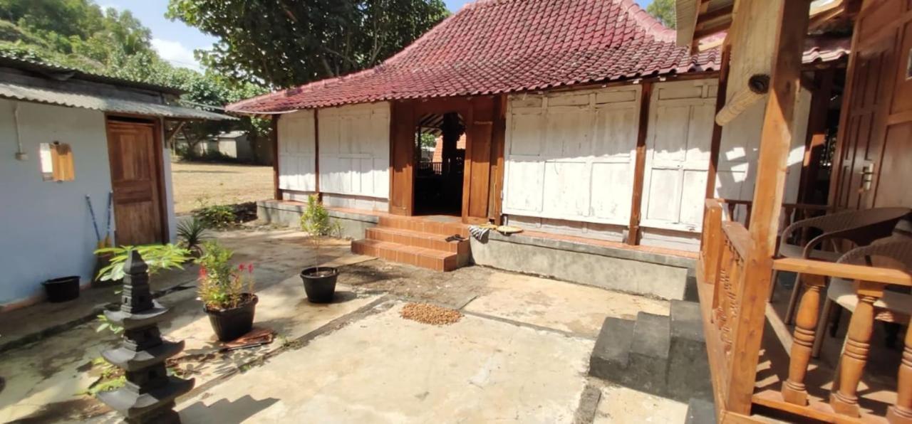 Limasan Mbah Darmo Hotel Tepus Bagian luar foto